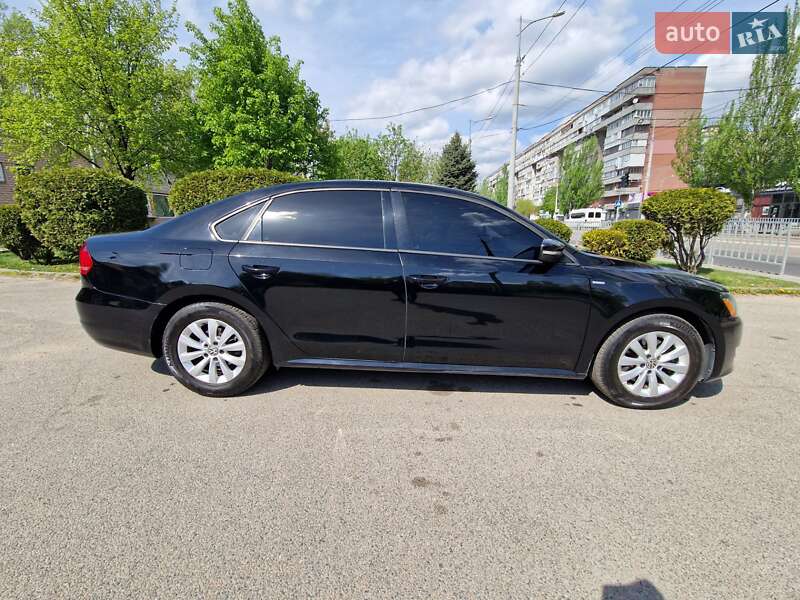 Седан Volkswagen Passat 2014 в Днепре