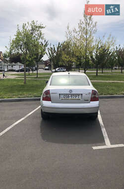 Седан Volkswagen Passat 2001 в 