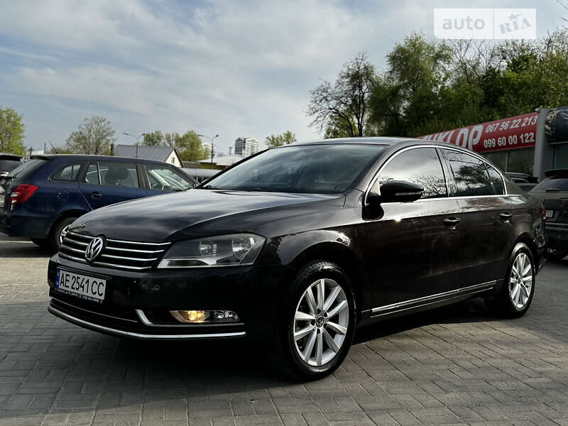 Седан Volkswagen Passat 2011 в Днепре