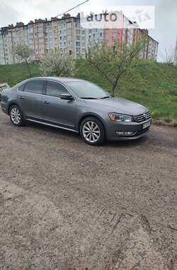 Седан Volkswagen Passat 2013 в Ивано-Франковске