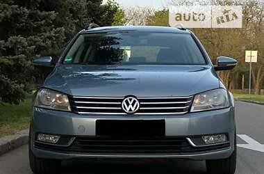 Універсал Volkswagen Passat 2011 в Миколаєві