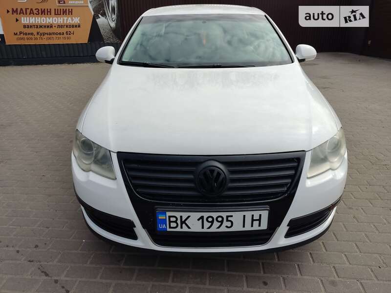 Седан Volkswagen Passat 2010 в Ровно