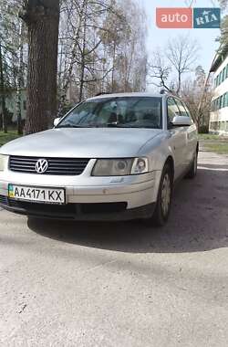 Универсал Volkswagen Passat 2000 в Киеве