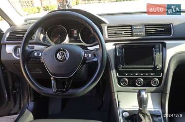 Седан Volkswagen Passat 2018 в Луцке