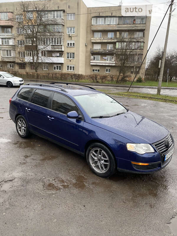 Універсал Volkswagen Passat 2010 в Ужгороді