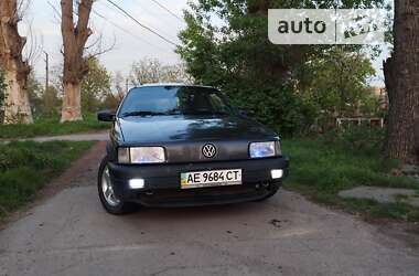 Седан Volkswagen Passat 1988 в Кривом Роге