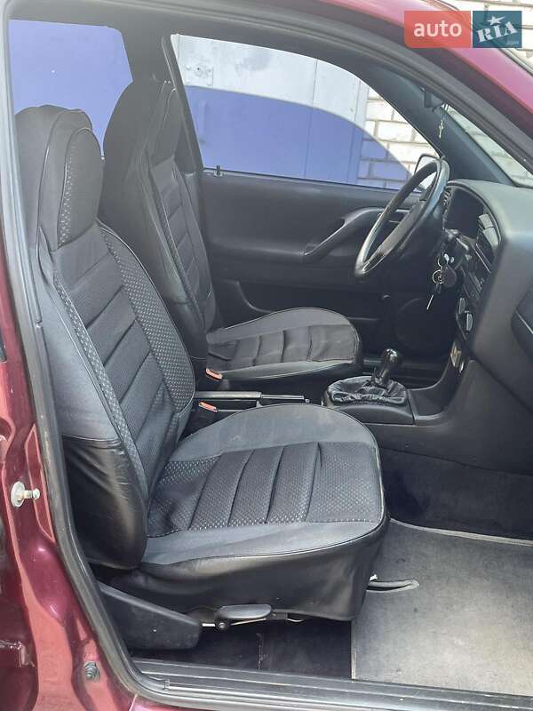 Седан Volkswagen Passat 1994 в Харкові