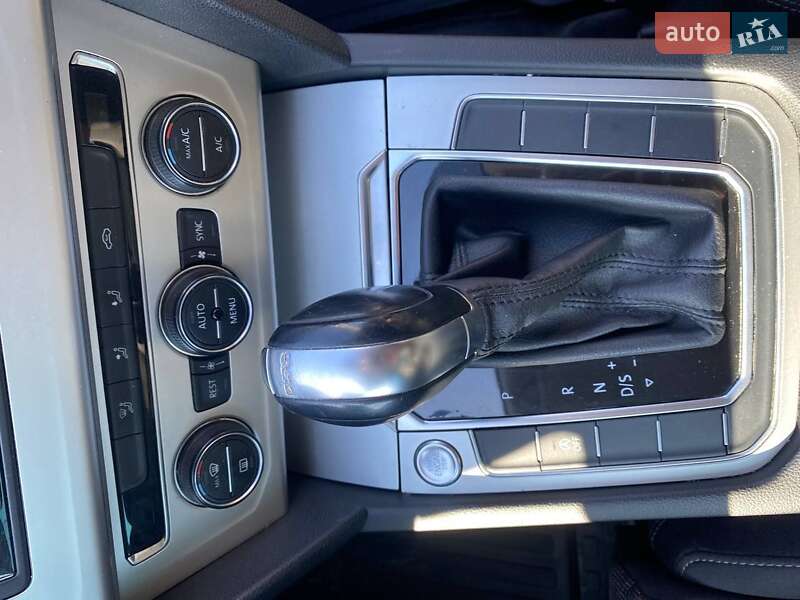 Універсал Volkswagen Passat 2015 в Дніпрі