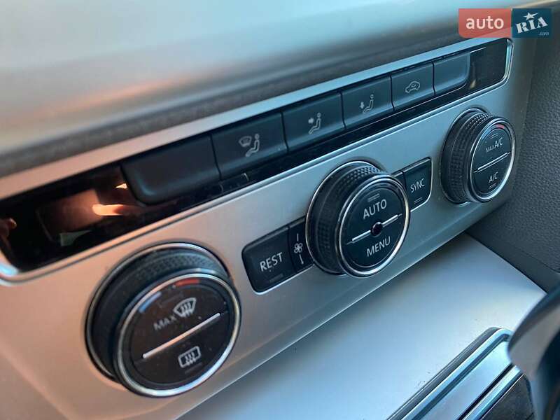 Універсал Volkswagen Passat 2015 в Дніпрі