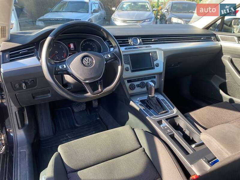 Універсал Volkswagen Passat 2015 в Дніпрі