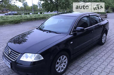 Седан Volkswagen Passat 2002 в Нетешине