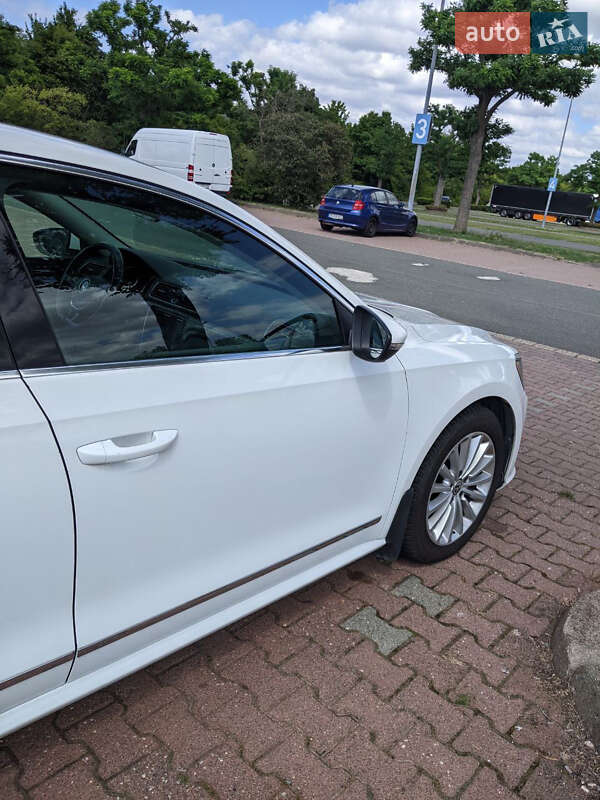 Седан Volkswagen Passat 2016 в Киеве