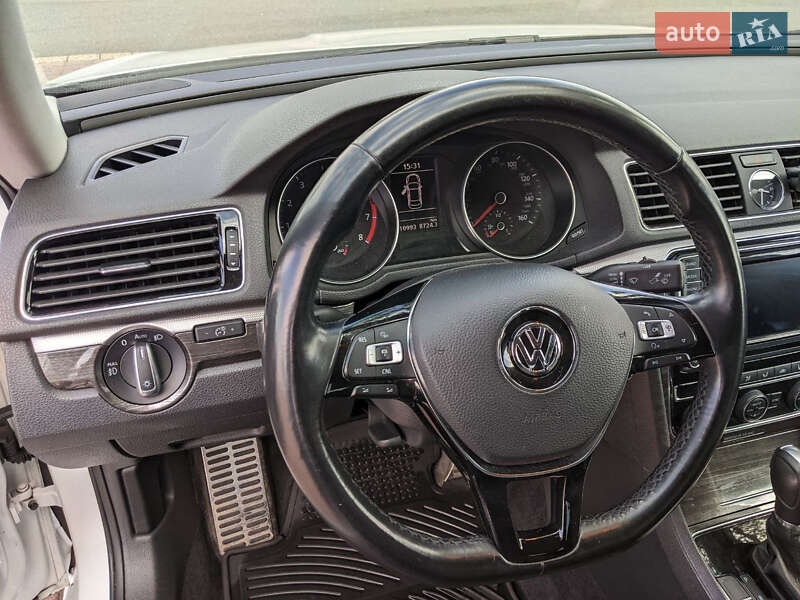 Седан Volkswagen Passat 2016 в Киеве