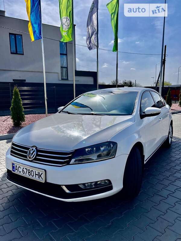 Седан Volkswagen Passat 2013 в Луцке