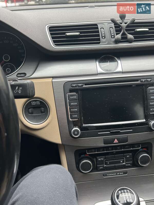 Седан Volkswagen Passat 2011 в Тернополе