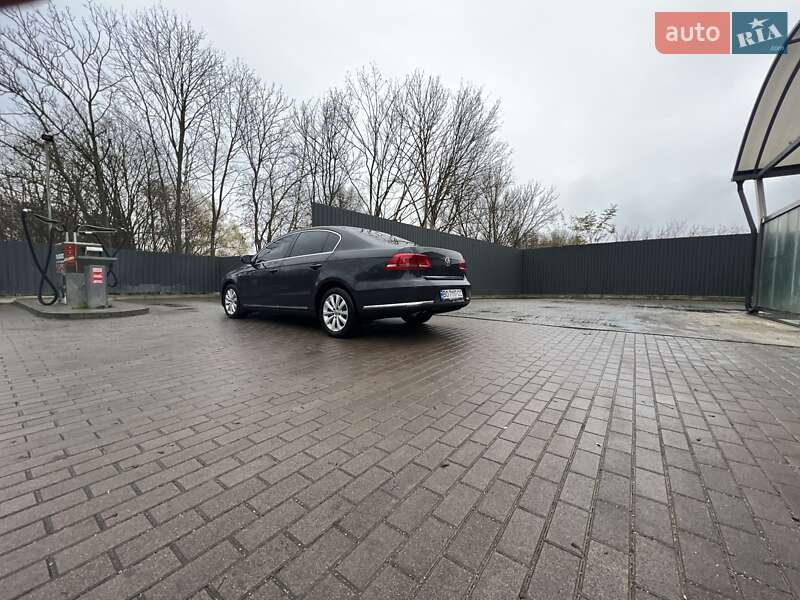 Седан Volkswagen Passat 2011 в Тернополе