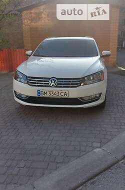 Седан Volkswagen Passat 2013 в Ромнах