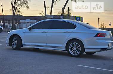 Седан Volkswagen Passat 2016 в Тернополе