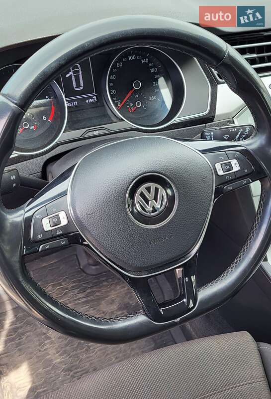 Универсал Volkswagen Passat 2017 в Днепре