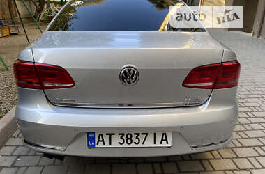 Седан Volkswagen Passat 2011 в Ивано-Франковске