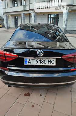 Седан Volkswagen Passat 2015 в Івано-Франківську
