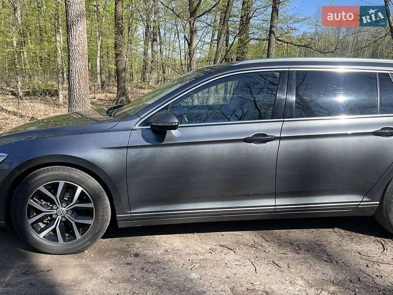Універсал Volkswagen Passat 2015 в Коростені