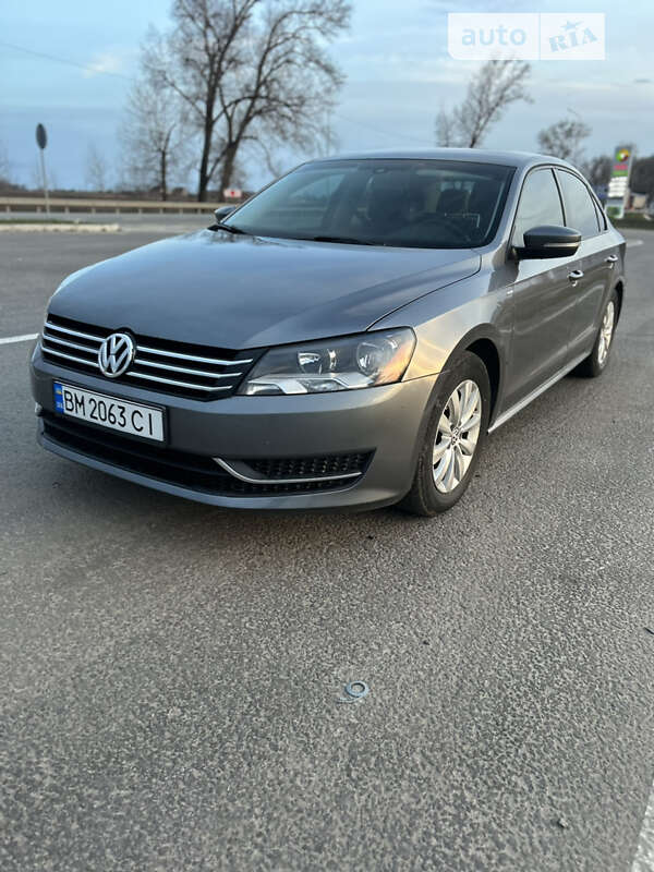 Седан Volkswagen Passat 2015 в Ромнах