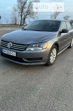 Седан Volkswagen Passat 2015 в Ромнах