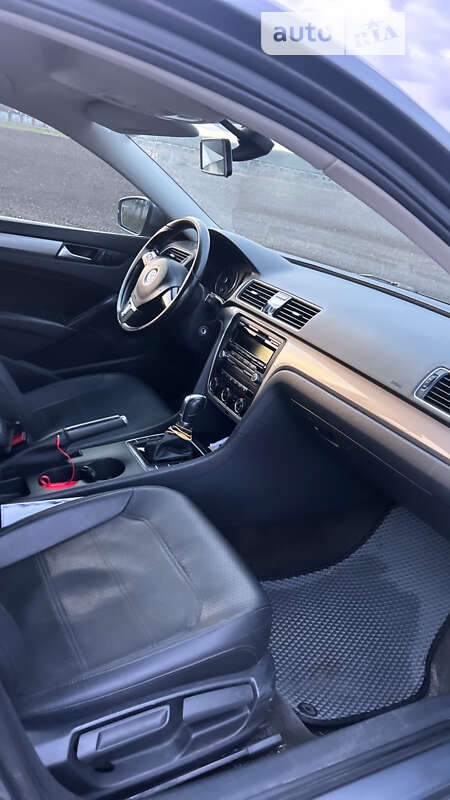 Седан Volkswagen Passat 2015 в Ромнах