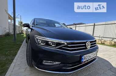 Седан Volkswagen Passat 2019 в Ужгороде