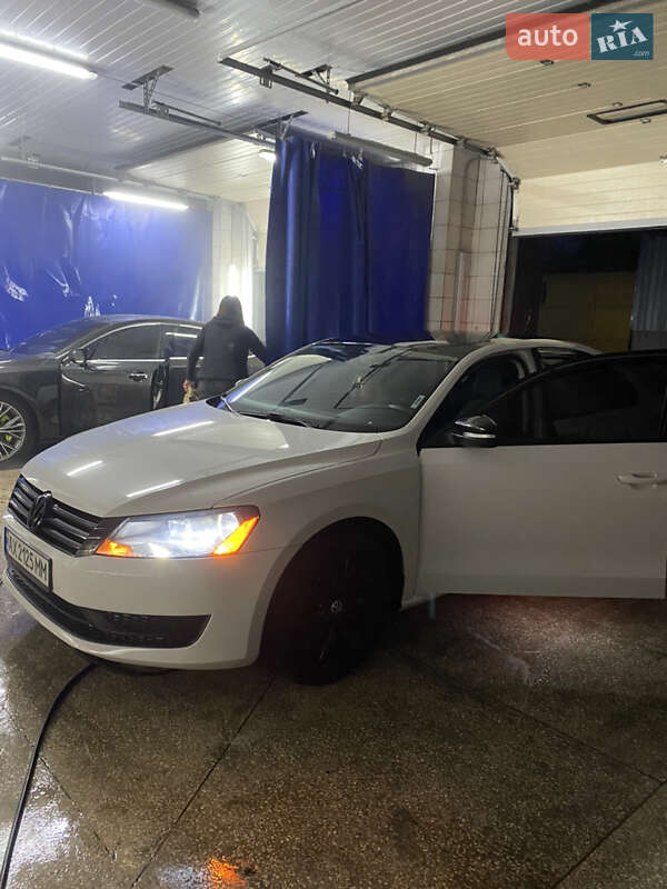 Седан Volkswagen Passat 2012 в Харькове