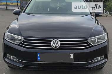 Универсал Volkswagen Passat 2018 в Киеве