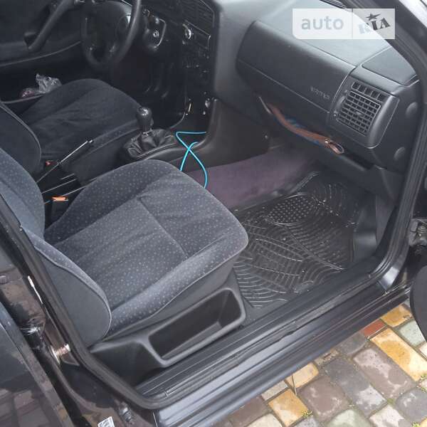 Універсал Volkswagen Passat 1994 в Виноградові