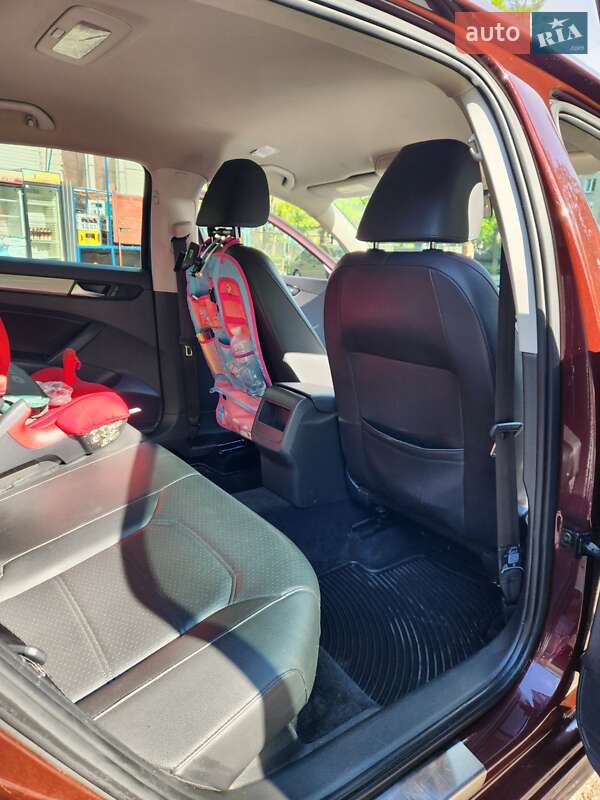 Седан Volkswagen Passat 2013 в Киеве