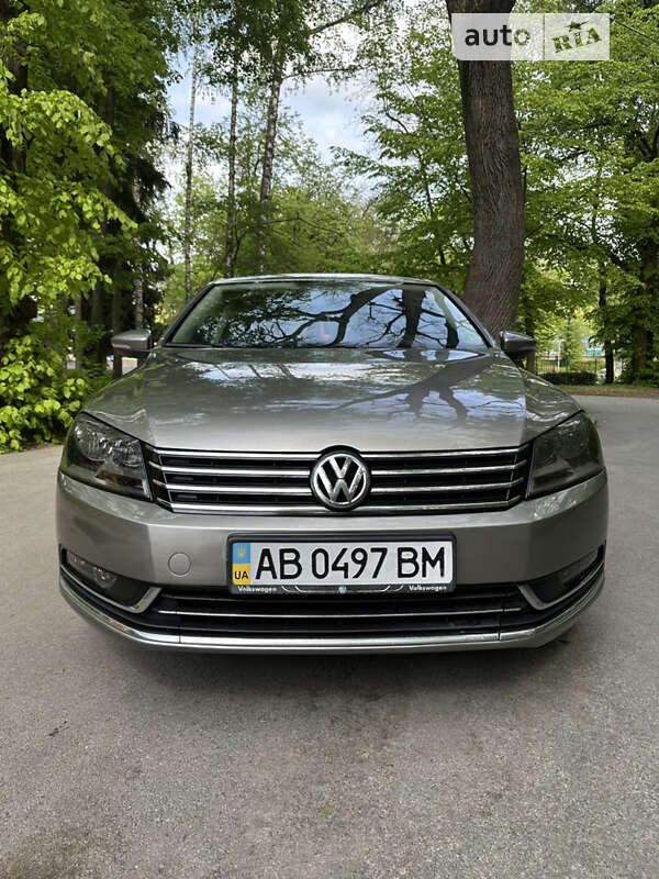 Седан Volkswagen Passat 2012 в Виннице