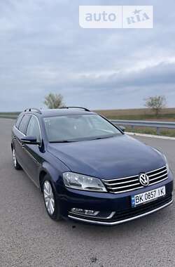 Универсал Volkswagen Passat 2011 в Ровно