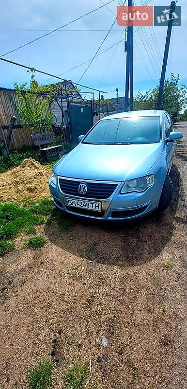 Седан Volkswagen Passat 2005 в Одессе