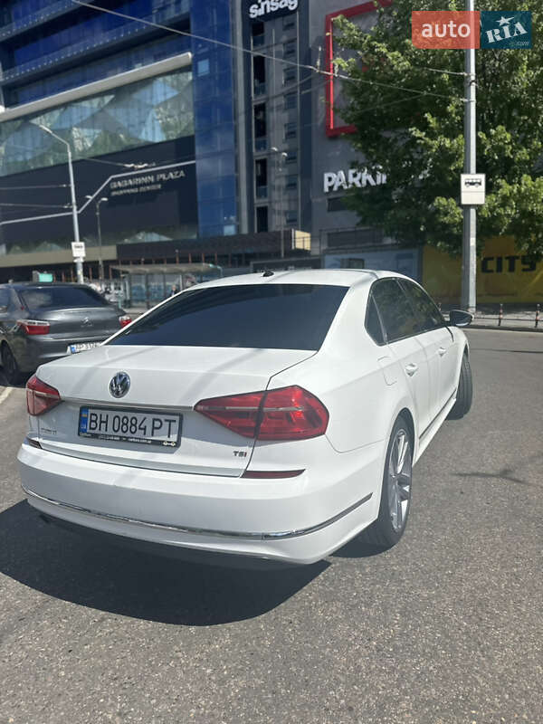 Седан Volkswagen Passat 2016 в Одессе