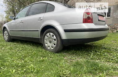 Седан Volkswagen Passat 2002 в Змиеве