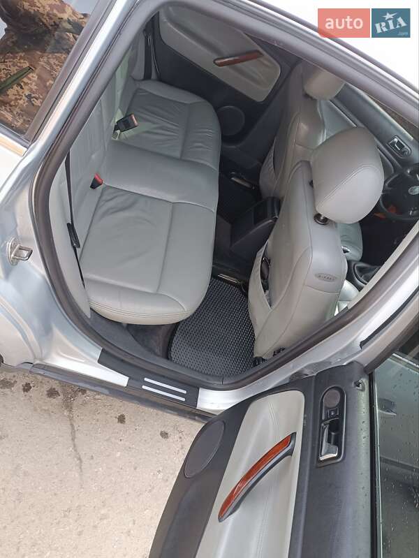 Седан Volkswagen Passat 2004 в Умані