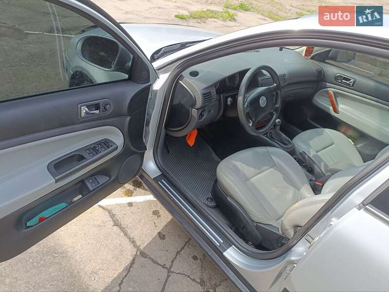 Седан Volkswagen Passat 2004 в Умані