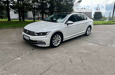 Седан Volkswagen Passat 2015 в Рівному