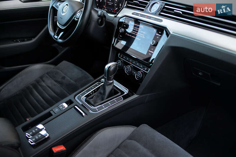 Седан Volkswagen Passat 2018 в Киеве