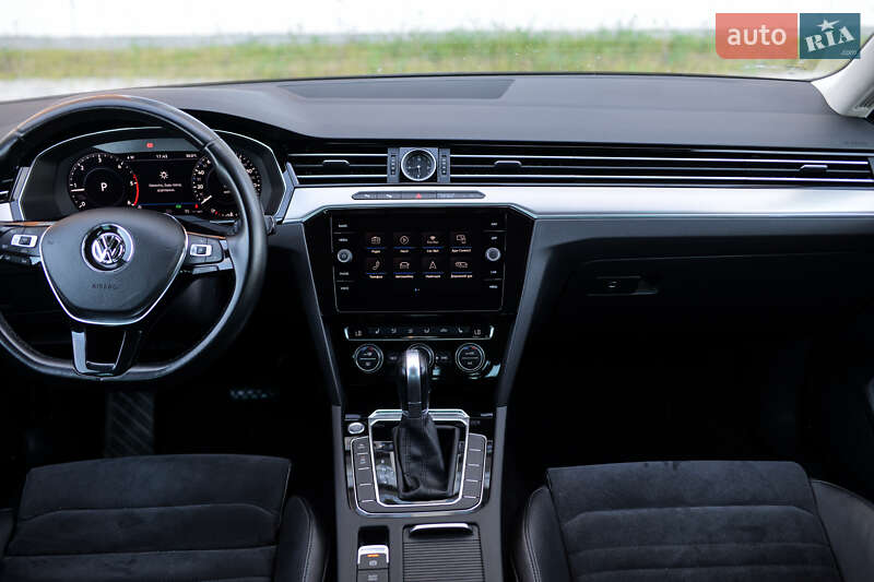 Седан Volkswagen Passat 2018 в Киеве