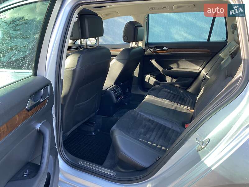 Универсал Volkswagen Passat 2017 в Староконстантинове