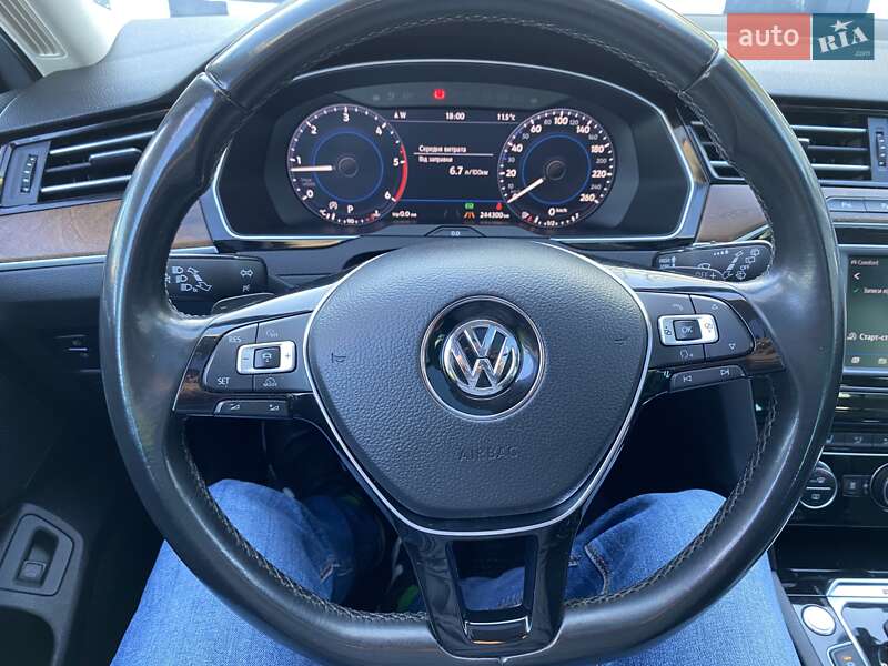 Универсал Volkswagen Passat 2017 в Староконстантинове