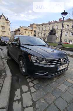 Седан Volkswagen Passat 2016 в Львове