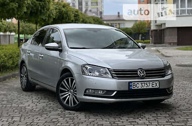 Седан Volkswagen Passat 2013 в Івано-Франківську