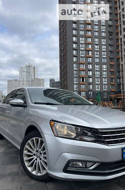 Седан Volkswagen Passat 2015 в Киеве