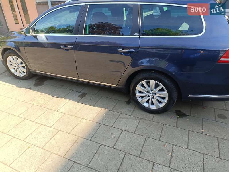 Універсал Volkswagen Passat 2010 в Чернівцях
